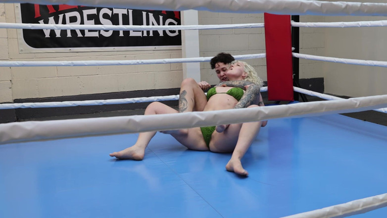 Red Sign Wrestling: Kourtney Inked kontra marksistowskie Bambi