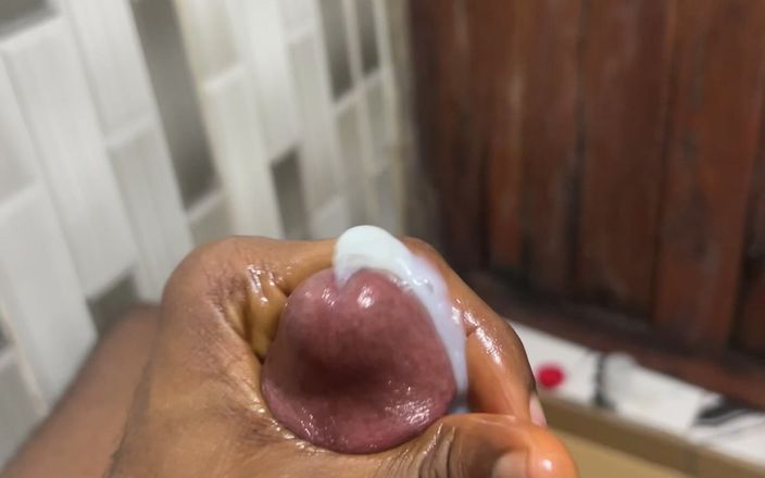 Baddestboyx: Lagi asik mainin kontolku yang lagi sange berat