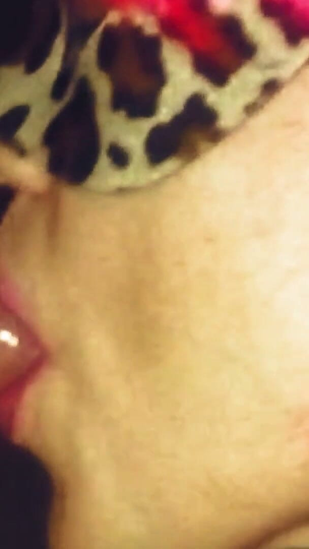 My sweet milfs: 09 Mature masquant dans Gloryhole - Leila