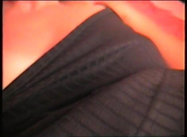 Flash Model Amateurs: O fată sexy amatoare este futută cu degetul în pizdă și penetrată...