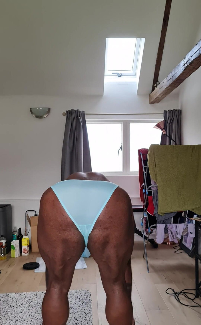 Amadeus: Berpose untuk coach