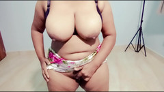 Indian Disha: デシ・インディアンの継姉妹が継兄を誘惑するライブカム