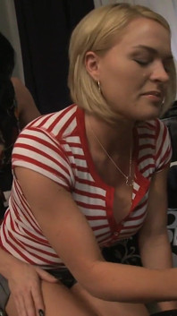 Krissy e Kendra sanno come soddisfare la voglia di un cazzo
