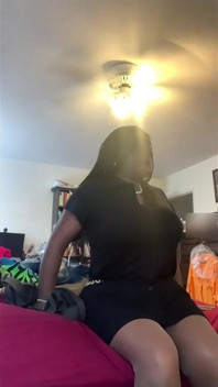 Nena negra Danae en traje de novia mandona