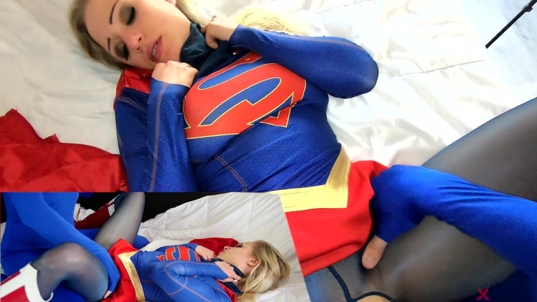Nylon Xtreme: Gabi Gold adalah supergirl dikongkek dengan pantyhose nilon