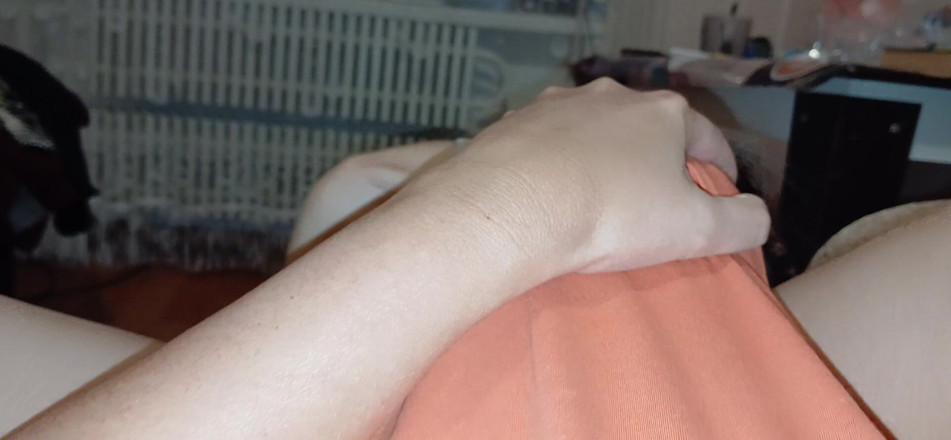 Lesbian-candys: Я трахаю свою соседку в рот под футболкой