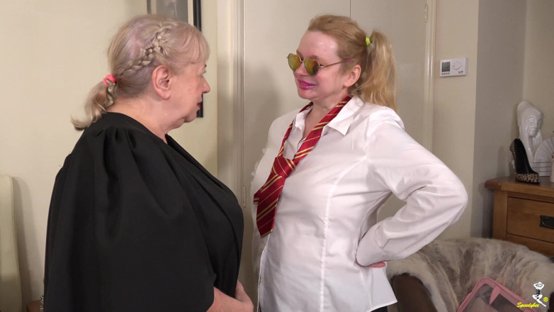 Dirty Doctors Clips - Mature British Lesbians: Chemat la directoare