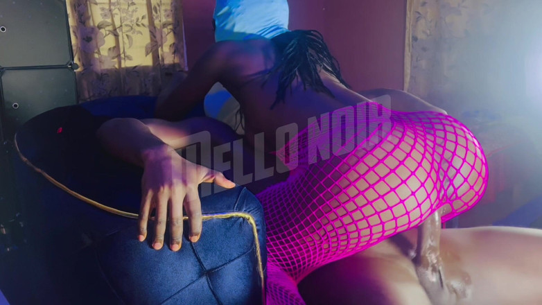 Mello Noir: Não Consigo Parar De Foder Paus Pretos