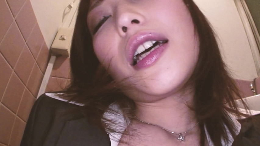 Beau Jap Sex Scene 3: Beautiful Busty Japanese Woman Masturbates in the Office Bathroom (JAPAN IN LOVE)