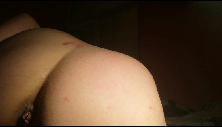 Putarankahotmilf: Pissar, pruttar, skjuter ut min röv, prolaps