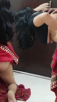 Bhabhi는 나에게 모유를 먹이고 창녀처럼 따먹어