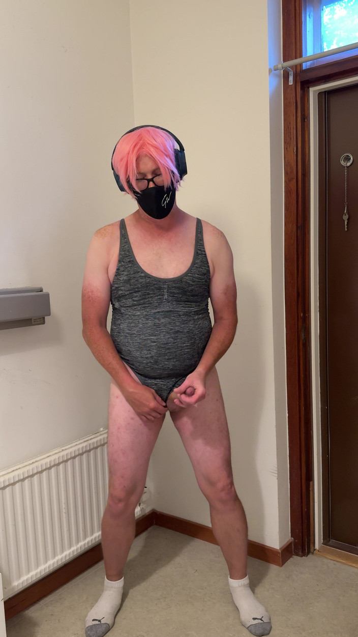 Julia Trans: Trany Výprask zadku, koule a masturbace a stříkání pro tátu