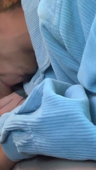 Menghisap pancutan mani besar ditangkap blowjob