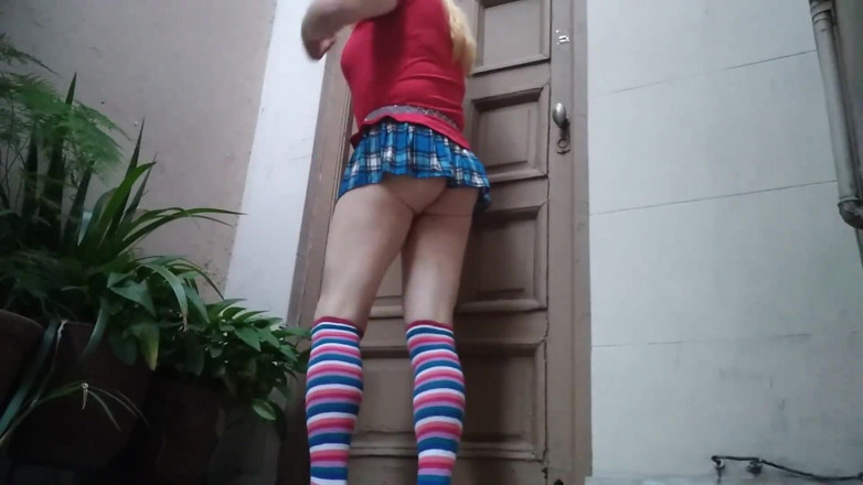 Dildo Man and Cross Hard Sex: Bel buco del culo all'aperto con dildo e parrucca