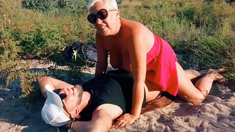 Crazyfamily 1970: Seks met een vreemde op het strand