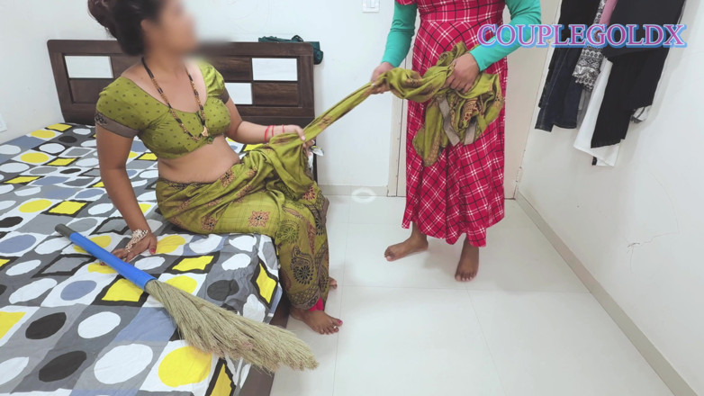 Sexy Komal: Komal s’amuse avec des lesbiennes