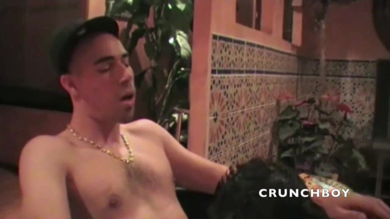 Crunch Boy: Latino twink zerżnięta przez prostego pracownika ostro