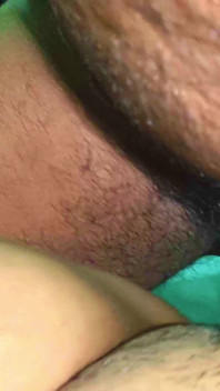 Indiana tia faz close-up com jovem
