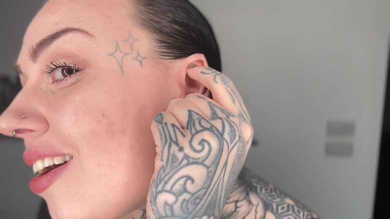 Miss Valentina: Uctívání špičatých uší