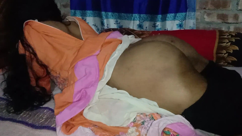 Deshi women: First Time Sex My College Girlfriend Comes to My House...