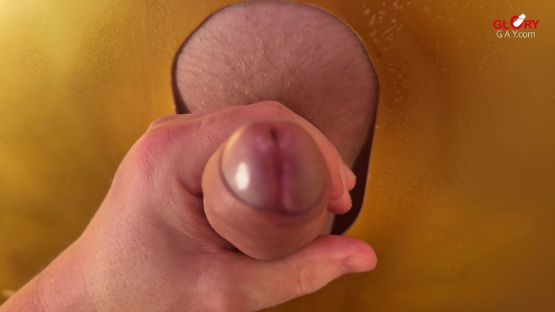 GLORYHOLEGAYS: Il massiccio patrigno di spessore viene al gloryhole - gagging &amp; Gulping...