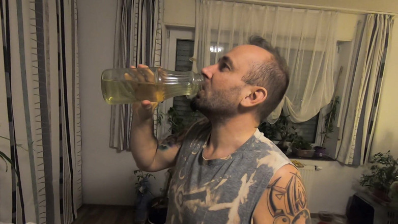 bekycarril: Unsere eigene natursekt aus einer flasche als teepisse trinken