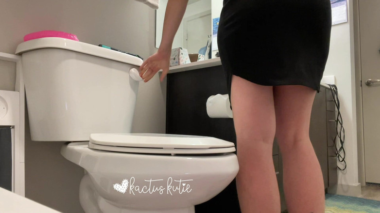 kactus kutie: Voyeur - kompilasi ngintip cewek ini lagi kencing di depan orang...