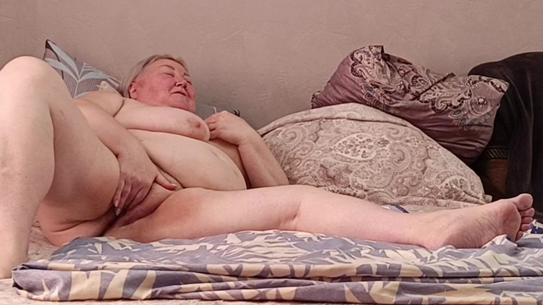 Zona901: J’ai vu une voisine se masturber et je l’ai aidée à...