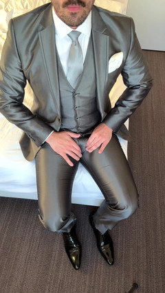 Master Shiny Shoes: Bruidegom masturbeert in hotelkamer