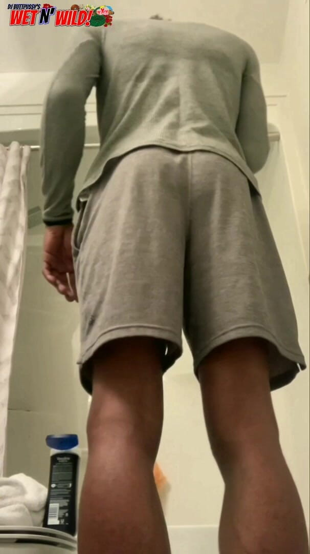 Ass Monkey: Паренек в душе трахает пальцами и показывает разрушенное очко - с участием Dj Buttpussy