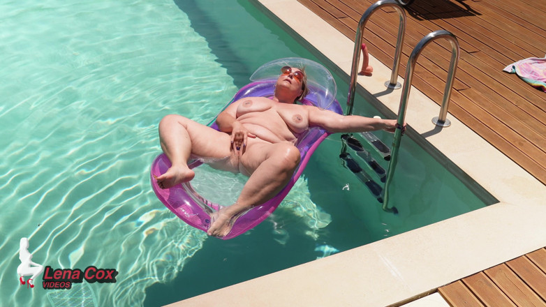 Lena Cox: Pool Dick Mast