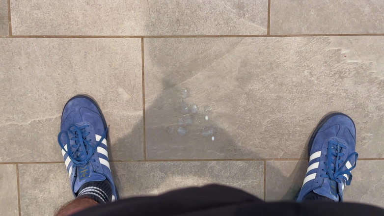 NakedFoxx: Arkadaşım yoğun bir süpermarkette mastürbasyonumu ve boşalmamı izledi