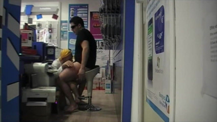 Gaybareback: Webcam, fucked by the phone seller in a phone shop