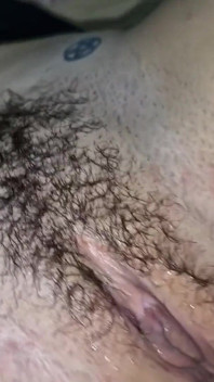 Malá kozatá catgirl tvrdě ošukaná do zadku a vystříkaná velkým černým pérem