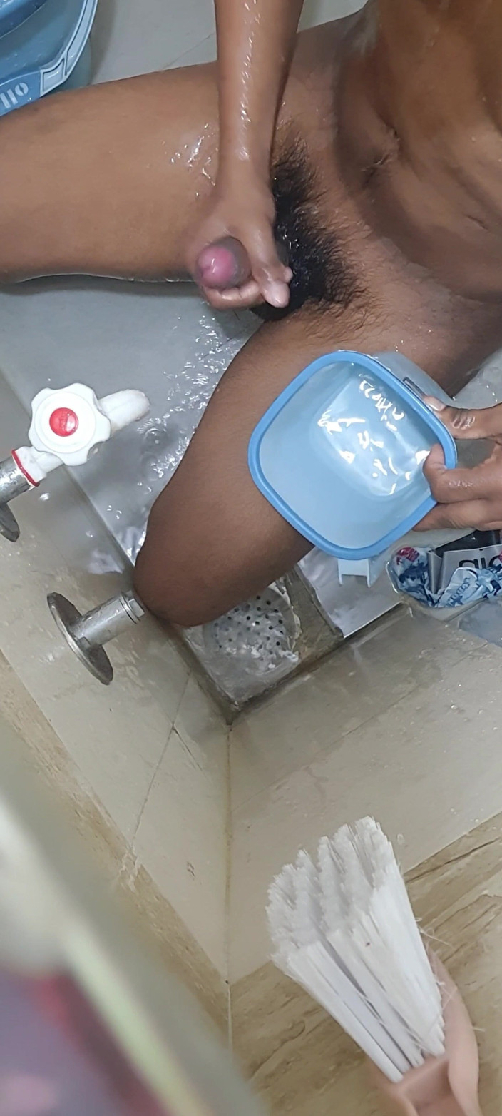 Ahir: セクシーボーイの入浴中のマスターベーション