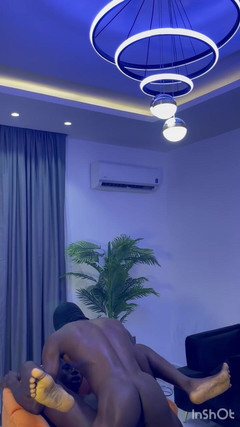 Iamsammy282: Dia adalah seorang bahagian bawah profesional