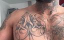 Damien Custo studio: Damien Custo мускулисто-татуированная паренька-пиной