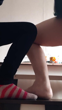 Người phụ nữ trung niên và sinh viên thủ dâm trên ghế