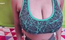 Riya Bonguus: 漂亮的家庭主妇和她的健身房教练瑜伽老师的印度性爱视频