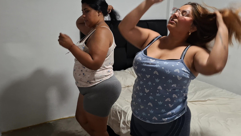 SugarPose: Grandotas Amigas Se Desnudan Y Bailan Con Una Canción