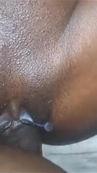 Enge muschi gefickt und creampie