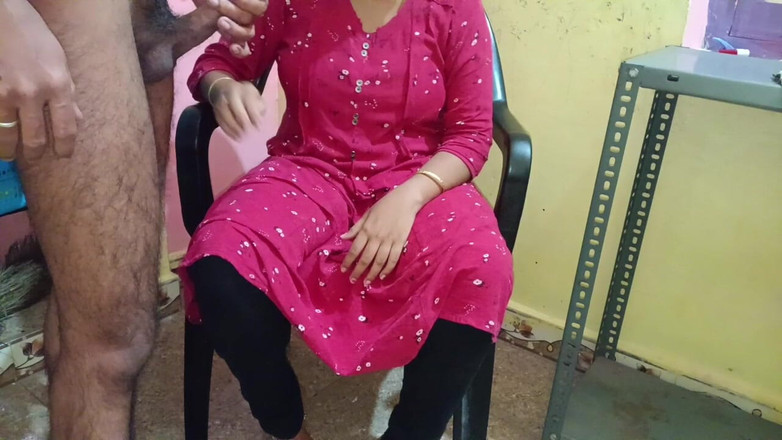 Mami4711: Домашній стілець у тугій дівчини, фанкінг і велике молоко, їсть гаряче відео