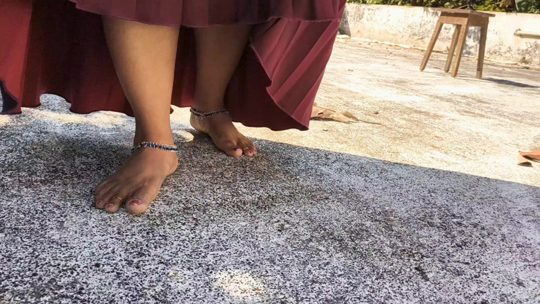 Anne Ipe: Desi Beauty in Skirt and White Getting Nude