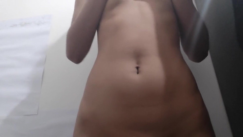 desigirl93: Het söt tjej sexigt bad och fingrar