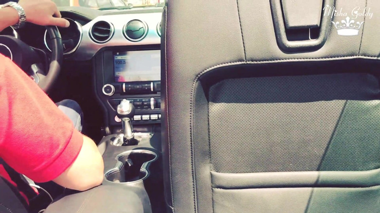 Goddess Misha Goldy: Godaan kaki di mustang cabriolet