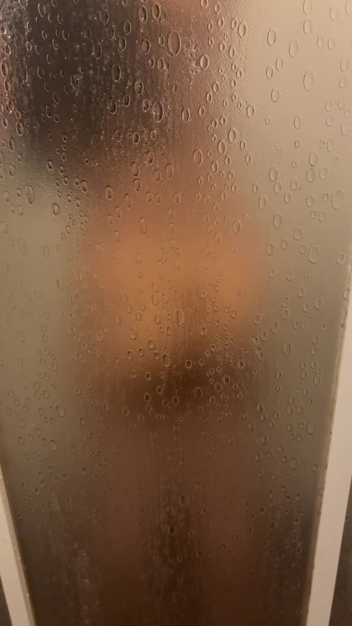 Mommy Puchong: Seseorang Sedang Menonton Saya Mandi Di Bilik Air