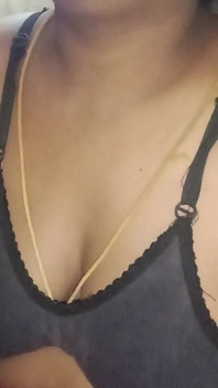 My Aunty Said Her Leg Hurt, so I Let Her Go and Then She Spread Her Pussy and Then She Seduced Me by Talking Sexy