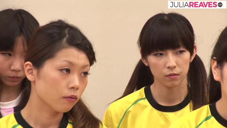 Japanese Cheats: Das behaarte mädchen bekommt muschi abspritzen, nachdem sie trainer gelutscht...
