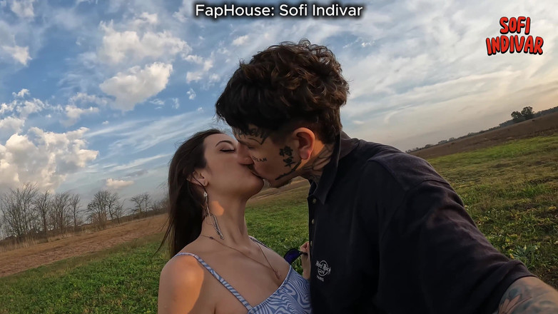 Sofi Indivar: 彼女の処女マンコには逆らえなかった