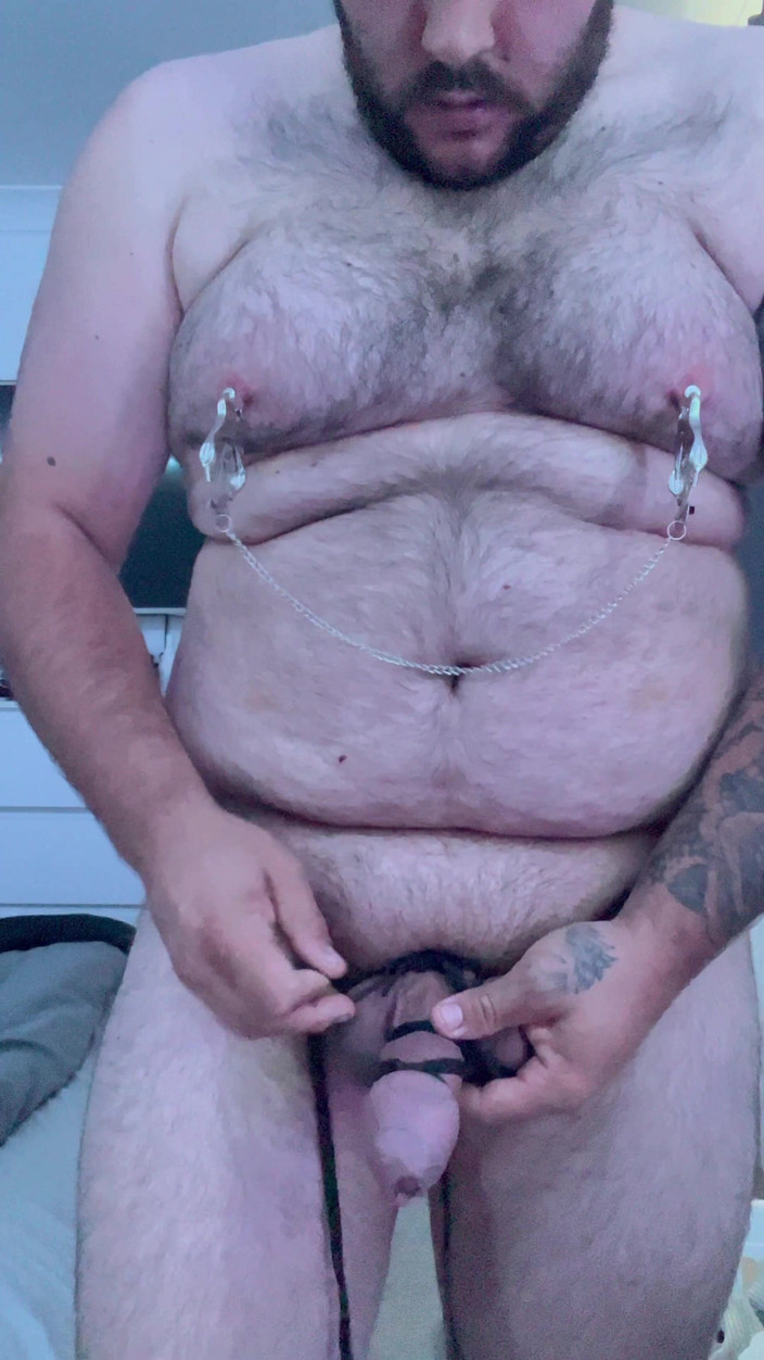 Shaun Cbt: 鸡巴和球束缚与乳头夹和屁股插头